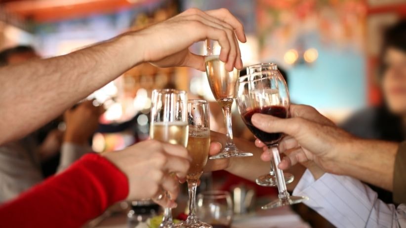 A glass of wine ?干杯!